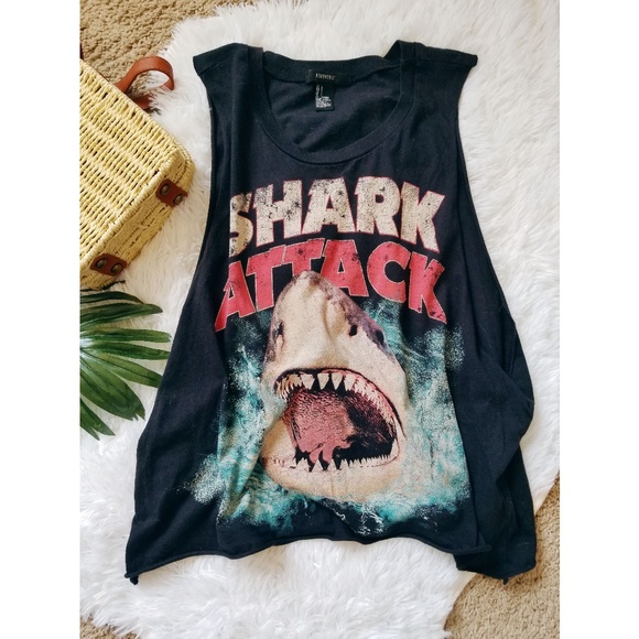 Forever 21 Tops - 🌴Forever 21 | Shark Attack Tank